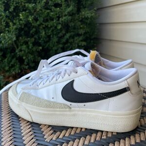 Nike Blazer Low White Platform Athletic Sneakers DJ0292-101 Womens Size US 8.5